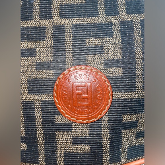 Fendi Shoulder Bag - Picture 2 of 6